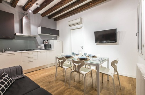 Castello Apartment | Arsenale Design Apartment R&R