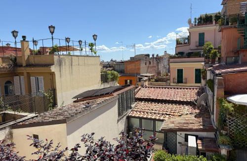 Rione IV Campo Marzio Apartment | Art Lover's Loft
