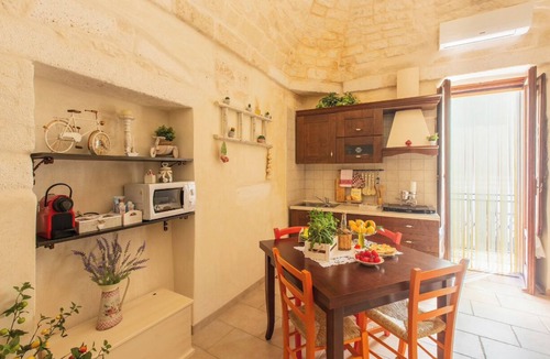Ostuni House | "Art on Stone" house