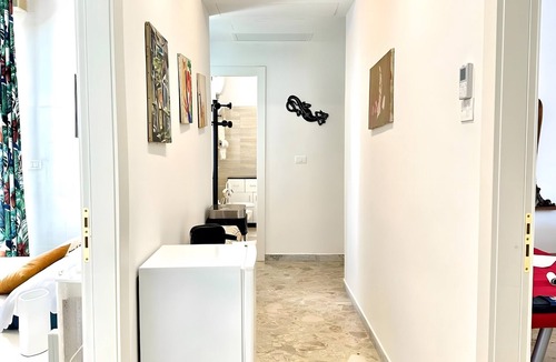 Noicattaro Apartment | 'Art Vintage-French Double' Room with Balcony, Wi-Fi & Air Conditioning