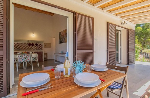 Madonna delle Grazie Villa | Artistic villa just a short walk from the sea.