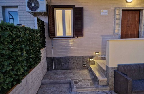 Fiumicino Apartment | At 5 minutes from the airport fiumicino/roma ,single house 50 sqm , with garden.
