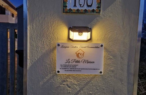 Fiumicino Apartment | At 5 minutes from the airport fiumicino/roma ,single house 50 sqm , with garden.