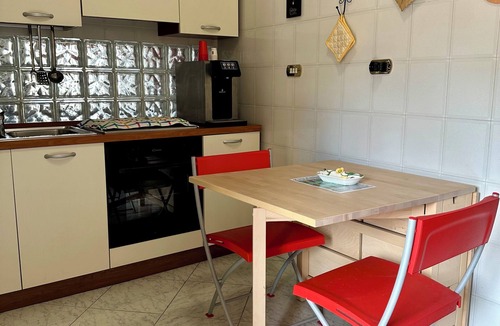 Baronissi House | At Luke's house