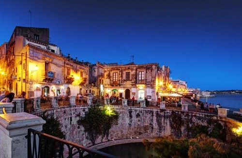 Ortigia House | Athena apartment with terrace and sea view.
