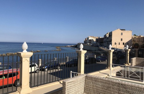 Ortigia House | Athena apartment with terrace and sea view.