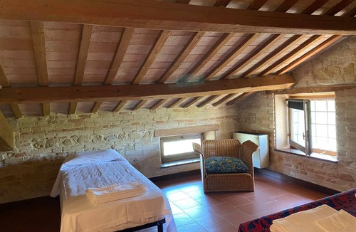 Treia House | Attic Room with Private Bathroom in a Historic Villa Farmstay