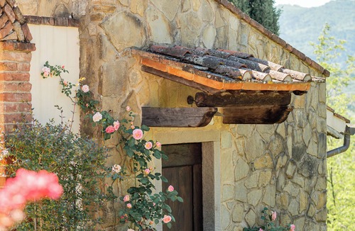 Casalguidi House | Authentic Tuscan Farmhouse with a Private Pool, Garden, and 7 Bedrooms