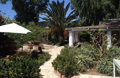 Caucana-finaiti-casuzze-finaiti Nord House | Available July 4–18: CASA ROSSA with a garden overlooking the sea