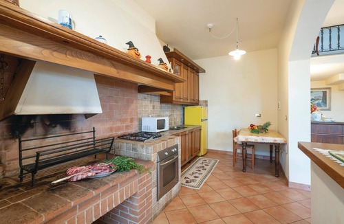 Massa e Cozzile House | Awesome home in Massa e Cozzile PT