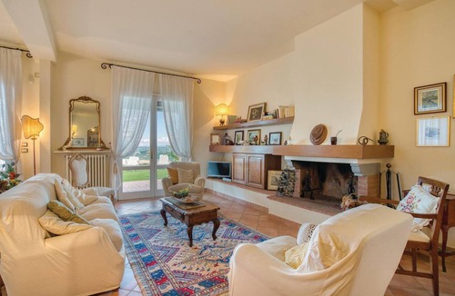 Massa e Cozzile House | Awesome home in Massa e Cozzile PT