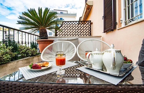 San Benedetto del Tronto Bed & Breakfast | b&b Villa Lilac Rose Room (UMBRELLA, SEA BEDS, BICYCLES INCLUDED)