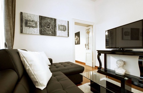 Rione V Ponte Apartment | Banchi Apartment