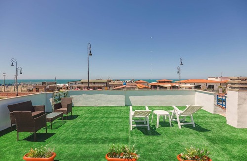 Fiumicino House | Beachfront villa in Fiumicino, terrace & sunset