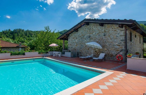 Camporgiano House | Beautiful private villa for 12 people with WIFI, private pool, TV, terrace and pets allowed