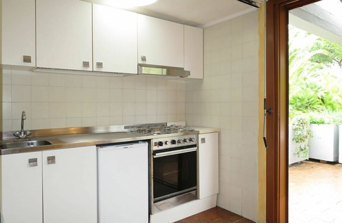 Castiglione della Pescaia House | Beautiful apartment in villa for 4 people with WIFI, pool, A/C, TV, terrace and pets allowed