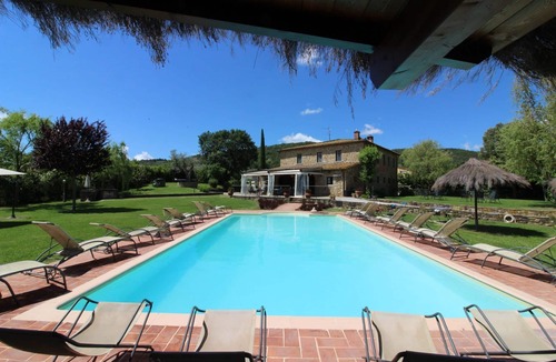 Civitella in Val di Chiana Villa | Beautiful private villa for 16 people with WIFI, private pool, TV and pets allowed, close to Are.