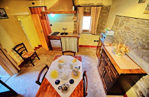 Castelnuovo Berardenga Apartment | Beautiful apartment for 2 people with pool, A/C, WIFI, pets allowed and panoramic view