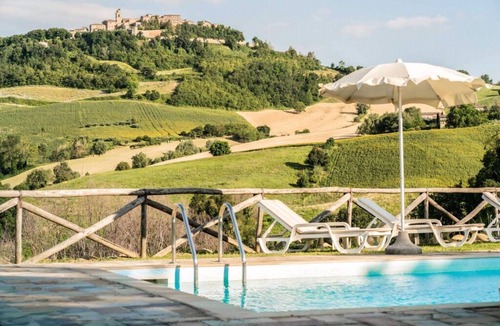Montedinove Villa | Beautiful private villa for 11 people with private pool, WIFI, A/C, TV and patio