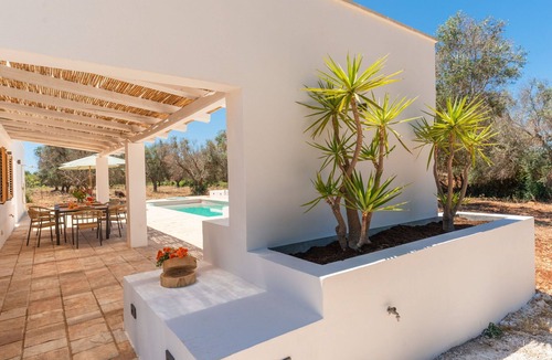 San Vito dei Normanni Villa | Beautiful private villa for 6 guests with A/C, WIFI, private pool and TV, close to Ostuni