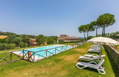Castelfiorentino Villa | Beautiful apartment in villa for 6 people with WIFI, A/C, pool, TV, terrace and pets allowed