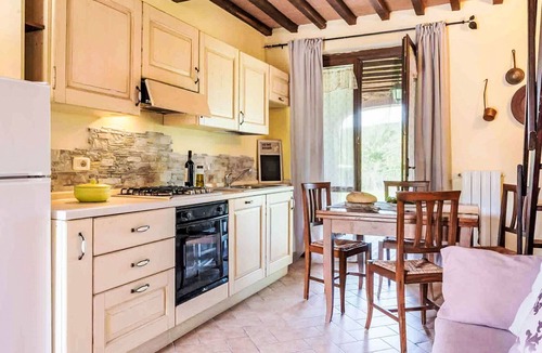 Massa Marittima Apartment | Beautiful apartment for 6 guests with WIFI, pool, TV and patio