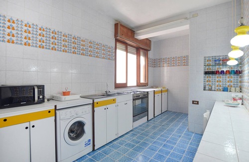Cava dʼAliga Apartment | Beautiful apartment in Cava D'Aliga with WiFi