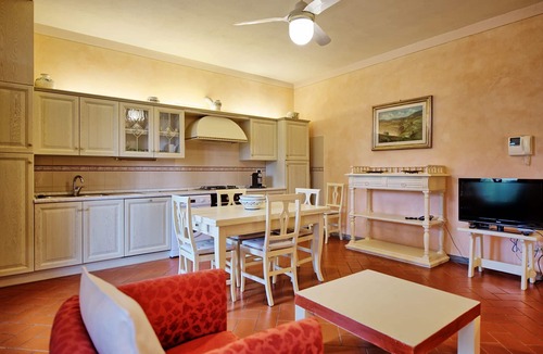 Empoli Apartment | Beautiful apartment for 4 people with pool, WIFI and TV