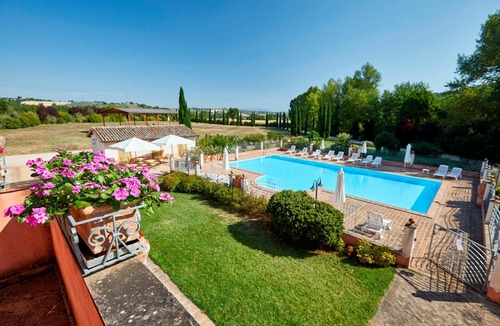 San Brizio Apartment | Beautiful apartment for 4 people with pool, WIFI, TV, balcony and pets allowed, close to Spoleto