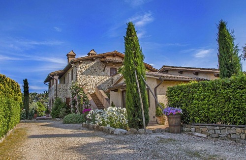 Allerona Apartment | Beautiful apartment for 4 guests with WIFI, pool, TV, patio and pets allowed