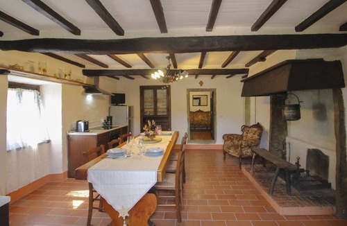 Pieve di Chio Apartment | Beautiful apartment for 4 people with pool, WIFI, TV and balcony