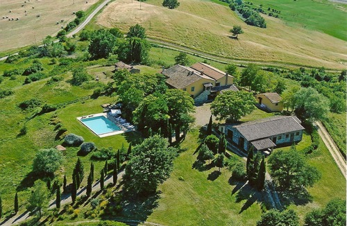 Il Poggio Apartment | Beautiful apartment for 4 people with WIFI, pool, TV, pets allowed and panoramic view
