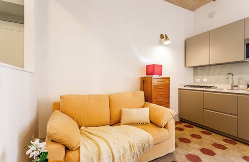 Testaccio Apartment | Beautiful apartment in Testaccio (Piramide Station) sleeps 4 (Stay 30 days min.)