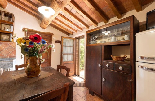 Poggi del Sasso Villa | Beautiful apartment in villa for 2 people with pool, A/C, WIFI, TV, patio and pets allowed