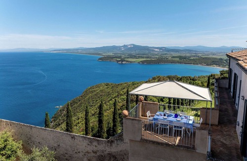 Populonia Apartment | Beautiful apartment for 10 guests with A/C, WIFI, TV and panoramic view