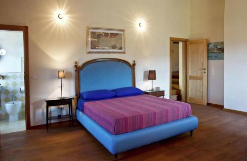 Vitolini House | Beautiful Holiday Home in Vinci with Swimming Pool