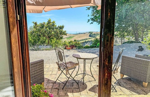 Cologna Spiaggia Villa | Beautiful apartment in villa with pool, A/C, WIFI, hot tub, TV, patio, pets allowed, panoramic view