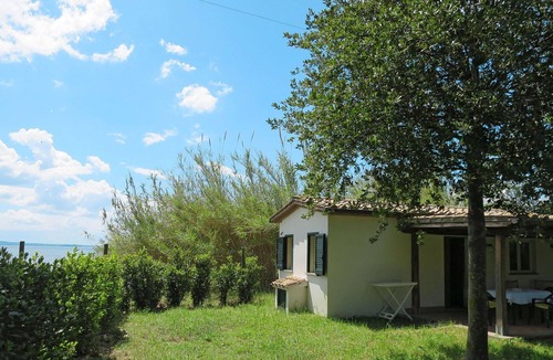 Bolsena House | Beautiful private villa for 2 guests with pool, TV, patio and pets allowed
