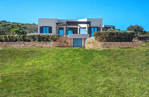 Favignana Villa | Beautiful private villa for 12 people with WIFI, A/C, TV and patio