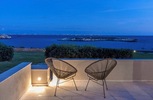 Favignana Villa | Beautiful private villa for 12 people with WIFI, A/C, TV and patio