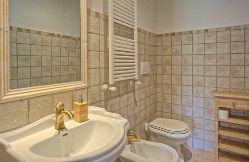 Montone Villa | Beautiful private villa with WIFI, private pool, A/C, TV, patio, panoramic view and parking