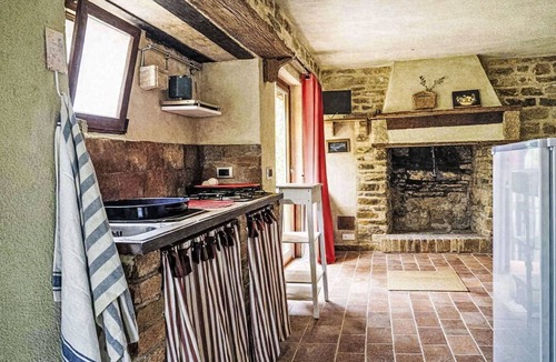 Montelovesco Villa | Beautiful private villa for 10 people with private pool, WIFI, TV and pets allowed