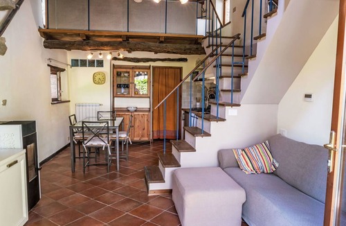 Pescia Villa | Beautiful private villa for 2 people with TV, terrace and panoramic view