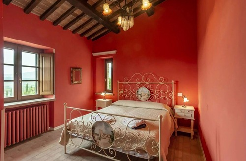 Agello Bed & Breakfast | Beautiful room for 10 people with A/C, WIFI, pool, TV, veranda and pets allowed, close to Perugia