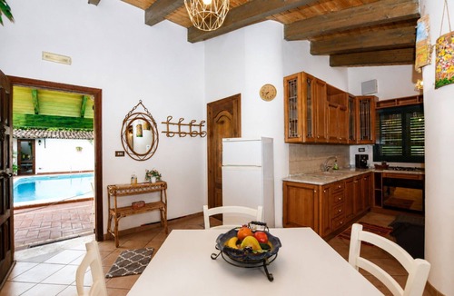 Chiaramonte Gulfi Villa | Beautiful villa for 8 people with A/C, private pool, WIFI, TV, veranda and panoramic view