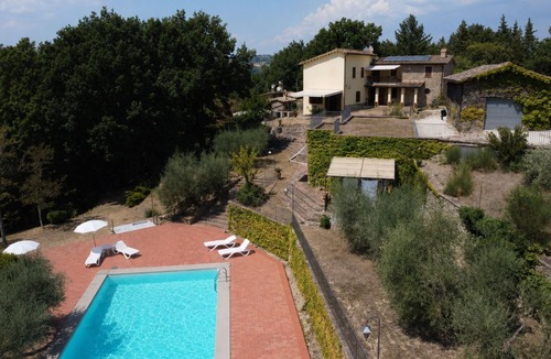 Valfabbrica Villa | Beautiful villa for 7 people with WIFI, pool, TV and terrace, close to Assisi