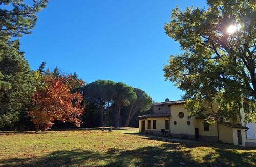 Valfabbrica Villa | Beautiful villa for 7 people with WIFI, pool, TV and terrace, close to Assisi