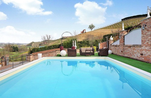Priocca House | Beautiful villa for 6 people with WIFI, pool, A/C, TV, patio and panoramic view