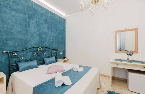 San Vito Lo Capo Bed & Breakfast | Bed and Breakfast 'Le Ortensie Blu' with Shared Terrace, Wi-Fi and Air Conditioning