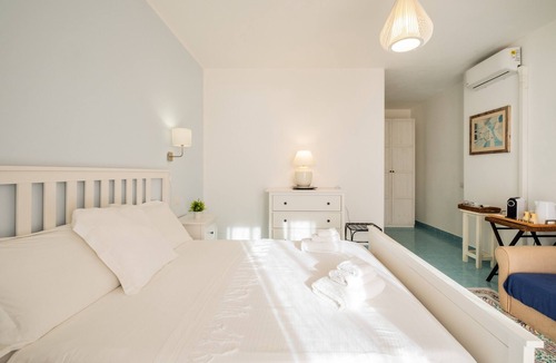 Santa Caterina Bed & Breakfast | Bed and Breakfast 'Cala D'Aspide - Camera Vista Mare' with Sea View, Wi-Fi and Air Conditioning